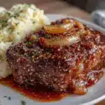 tender crockpot cube steak with gravy - featured image